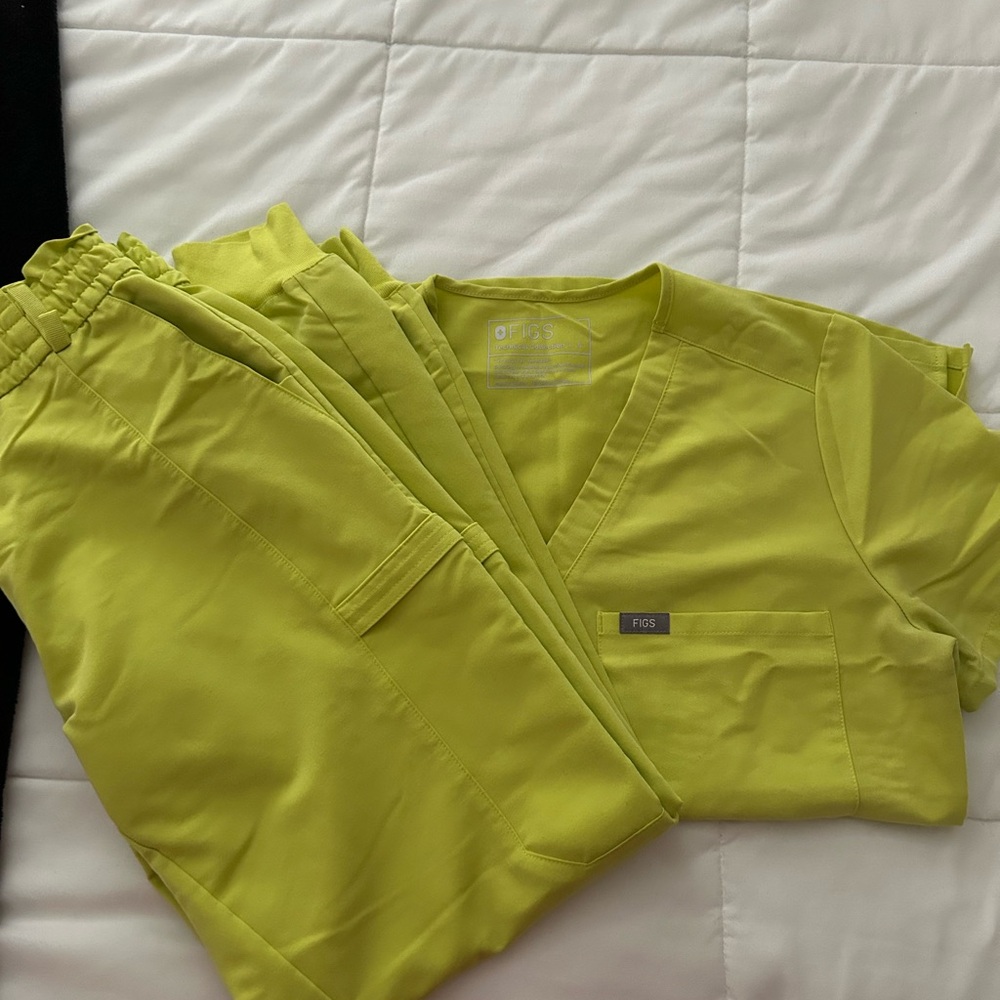 Fig Scrub jogger set. Size Small. Lime green/yellow.